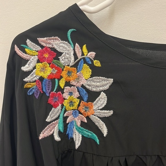 Shein Curve Black Bell Sleeve Bright Embroidered Floral Boho Plus Size Tunic 2XL - Picture 4 of 6